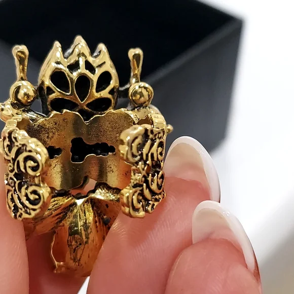 SJ Gold Ornate Ring - Picture 4 of 9